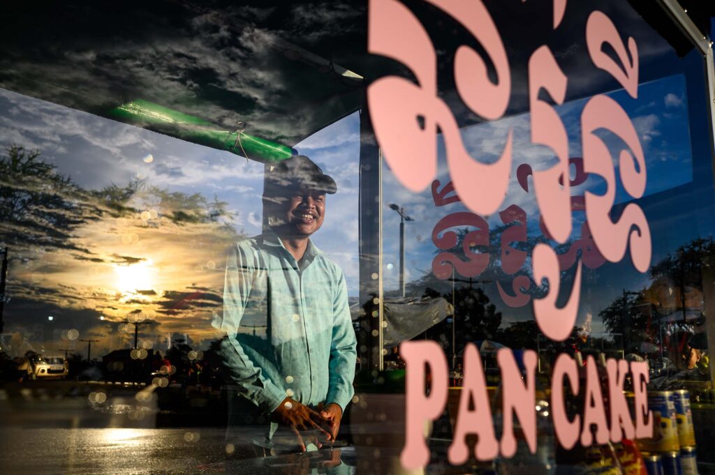 Night market, reflections