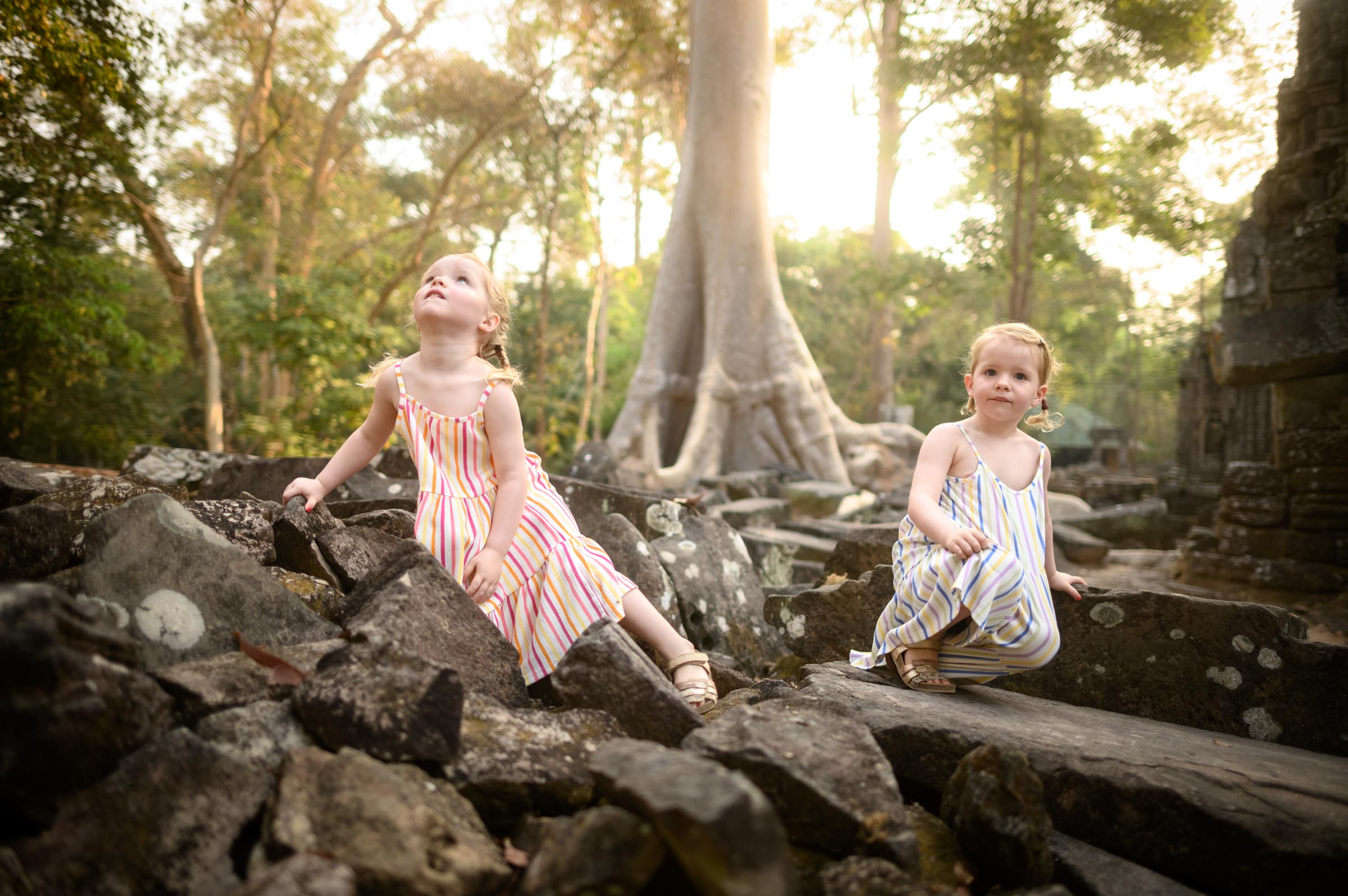 couple in the pool, hotel potoshoot
